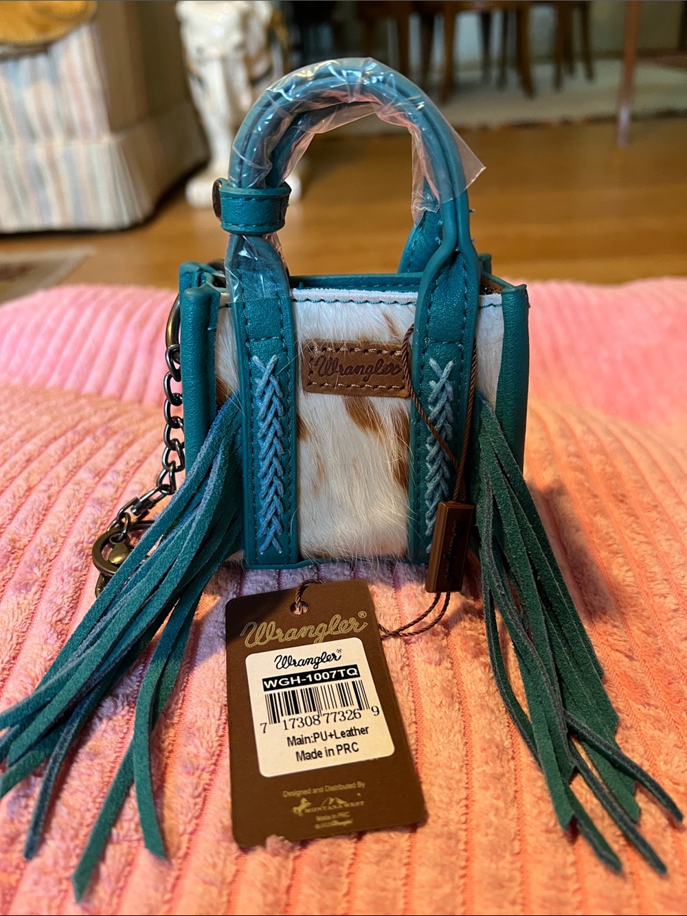 Wrangler Cowhide Mini Fringe Tote Keychain - Picture 2 of 9